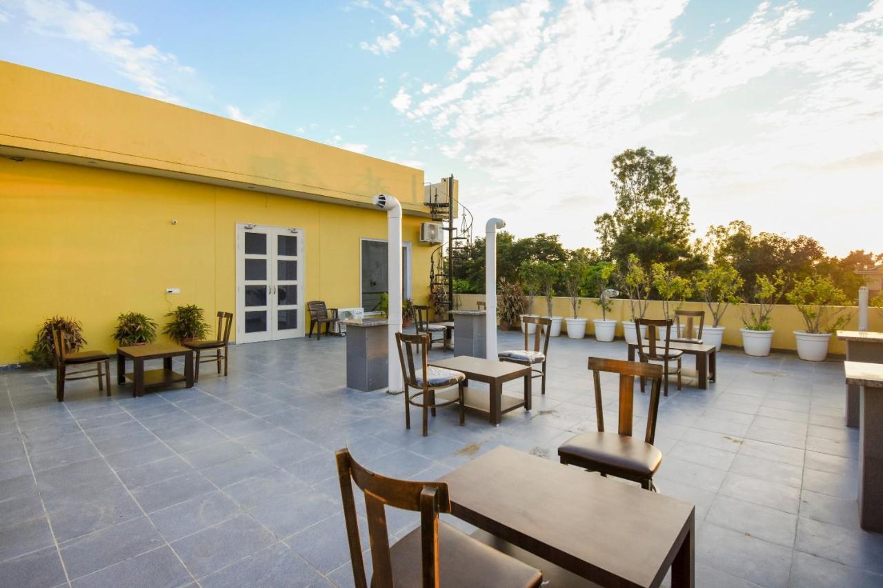 Готель Oyo 75460 Sky High Residency Лудхіяна Екстер'єр фото