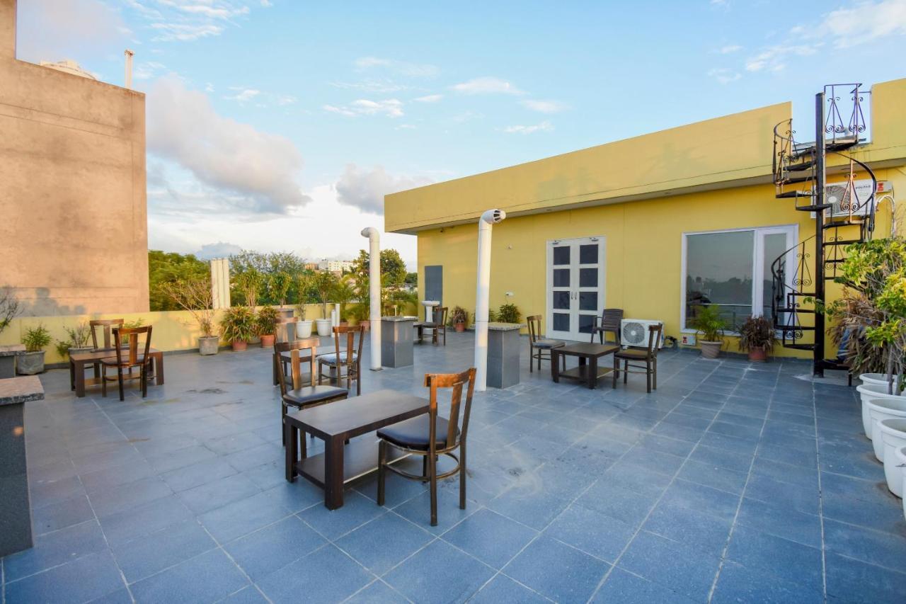 Готель Oyo 75460 Sky High Residency Лудхіяна Екстер'єр фото