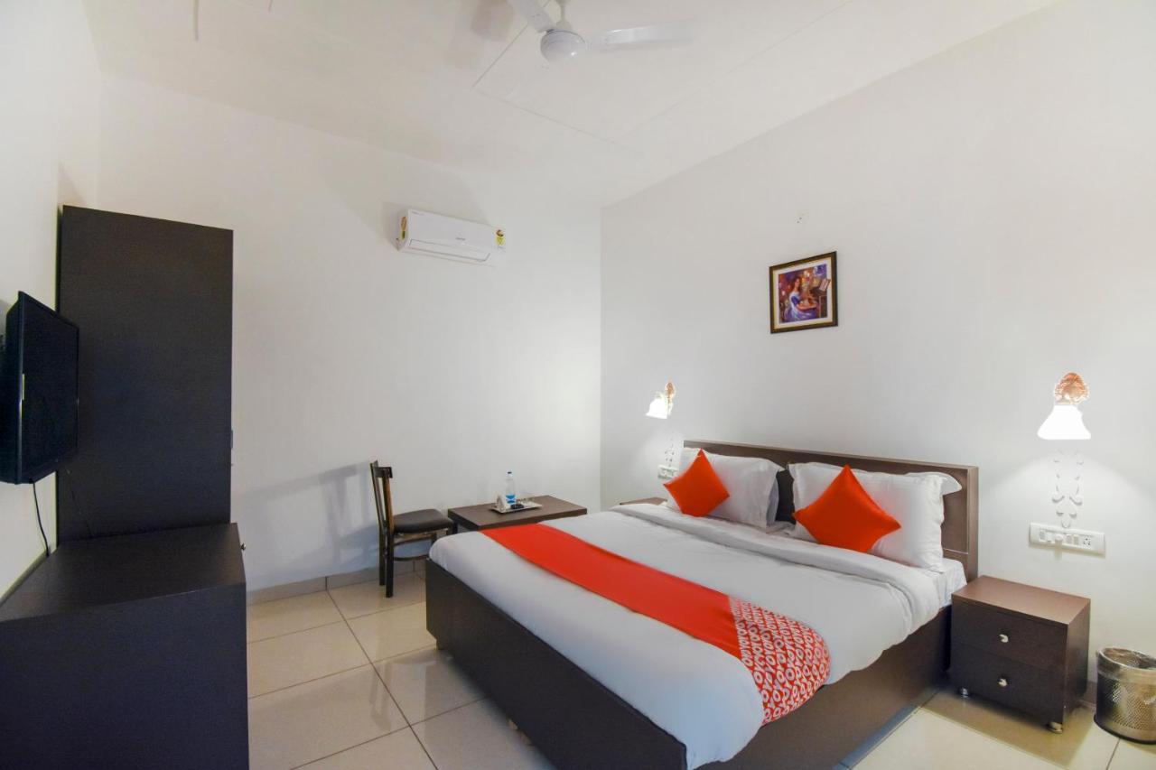 Готель Oyo 75460 Sky High Residency Лудхіяна Екстер'єр фото