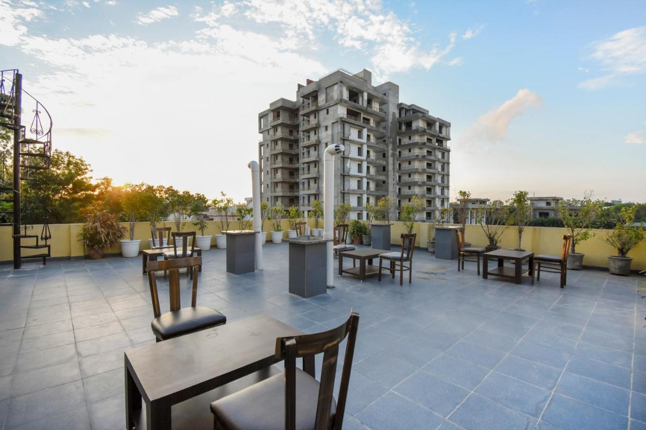 Готель Oyo 75460 Sky High Residency Лудхіяна Екстер'єр фото